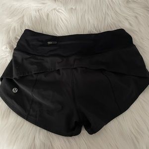 Lululemon speed up 2.5 inch shorts black size 2